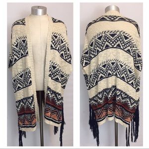 ✨ MAKE OFFER ✨

{ALTARD STATE} OVERSIZED AZTEC FRINGE KIMO…